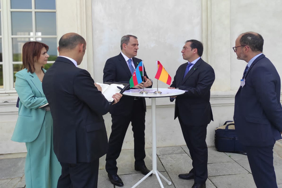 Azerbaijani FM meets with Spanish counterpart